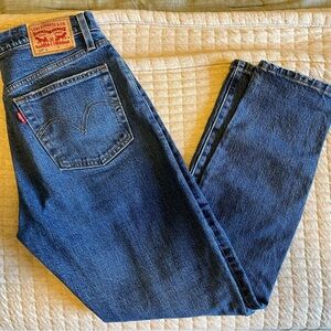 Levi's Women's Skinny Jeans in Dark Blue